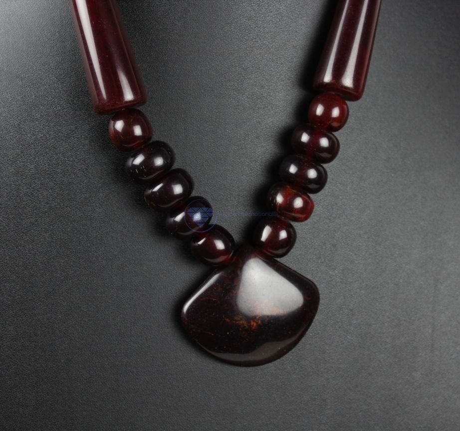 Axe Lustrous Necklace (6) Axe Lustrous Necklace (6)