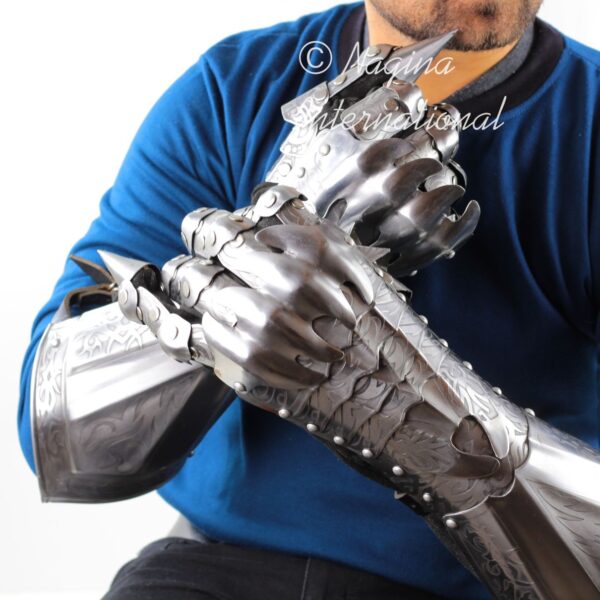 Medieval Crusaders Gauntlets - Handcrafted Steel Armor Gloves For Ultimate Combat Warrior Look | Vintage Replica For Cosplay, Halloween Costumes & Gifts Ideas & Fancy Dress Competition